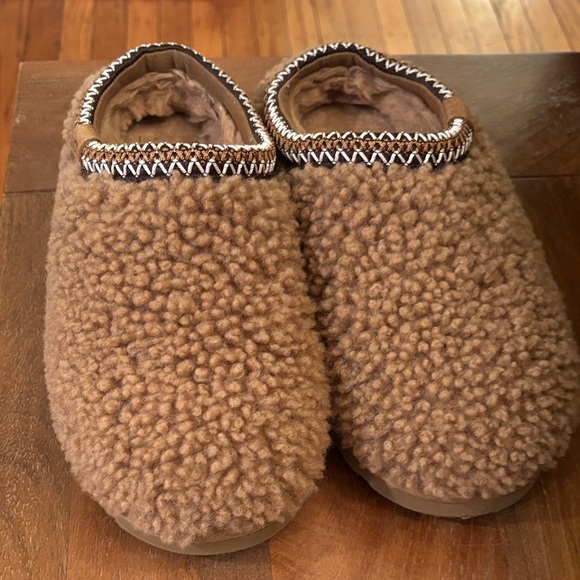 UGG Shoes - Ugg Tasman maxi curly slippers - women’s 9